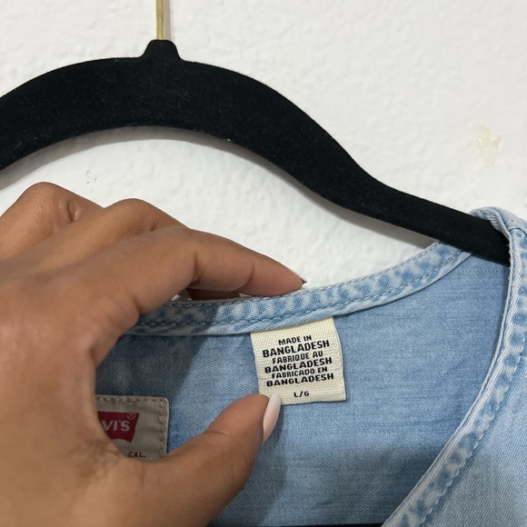 Levi's Chambray Blouse Women Large Light Blue Excellent Puff Sleeve Boho Top - Picture 4 of 8